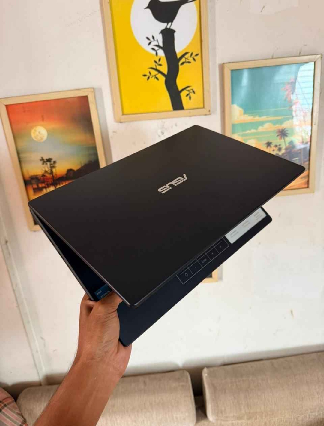 • ASUS VivoBook E410kA