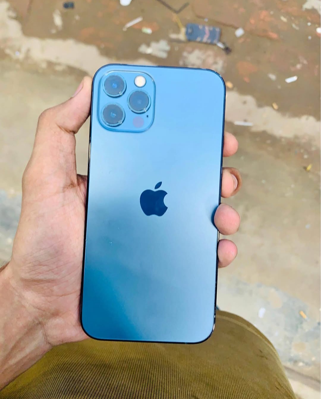 Iphone 12 pro 256 waterproof i cloud lok