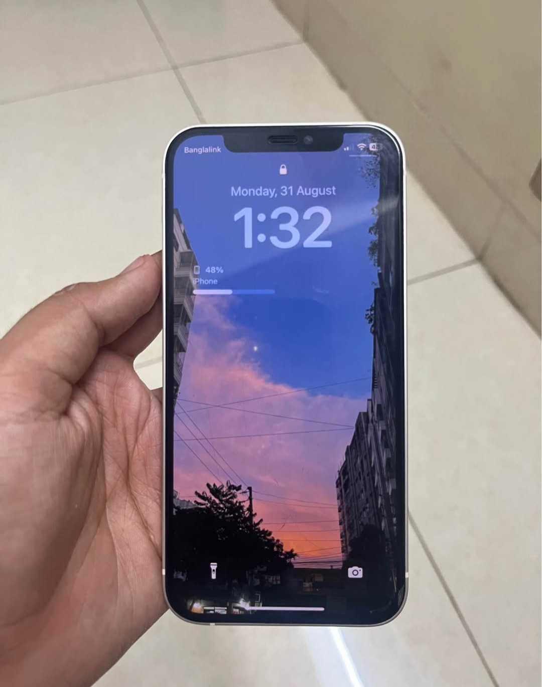 white colour , canada varient True tune , face id all ok Bh- 74% Box ache no repair history display,