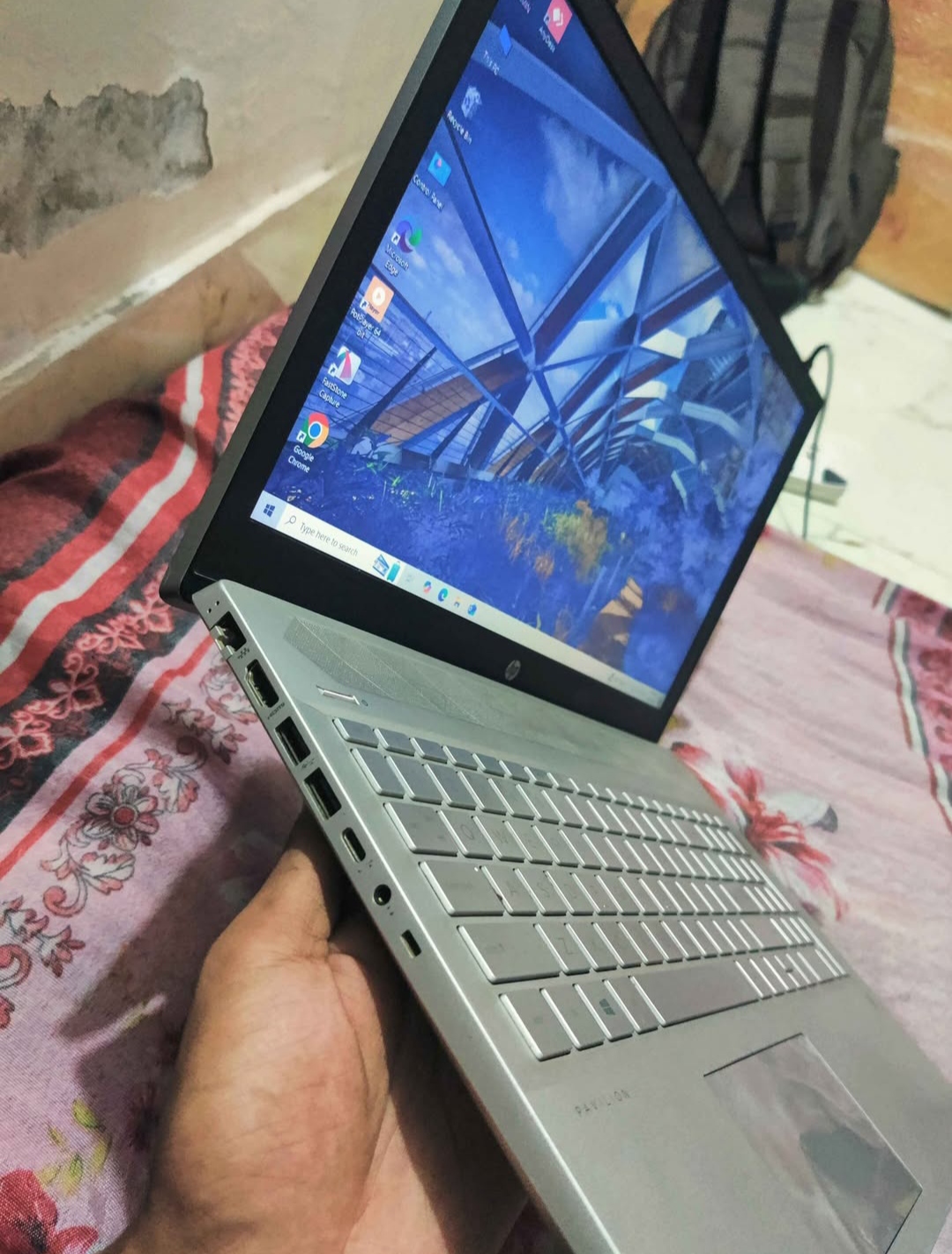 HP Pavilion i5 8Gen (12/256GB SSD)