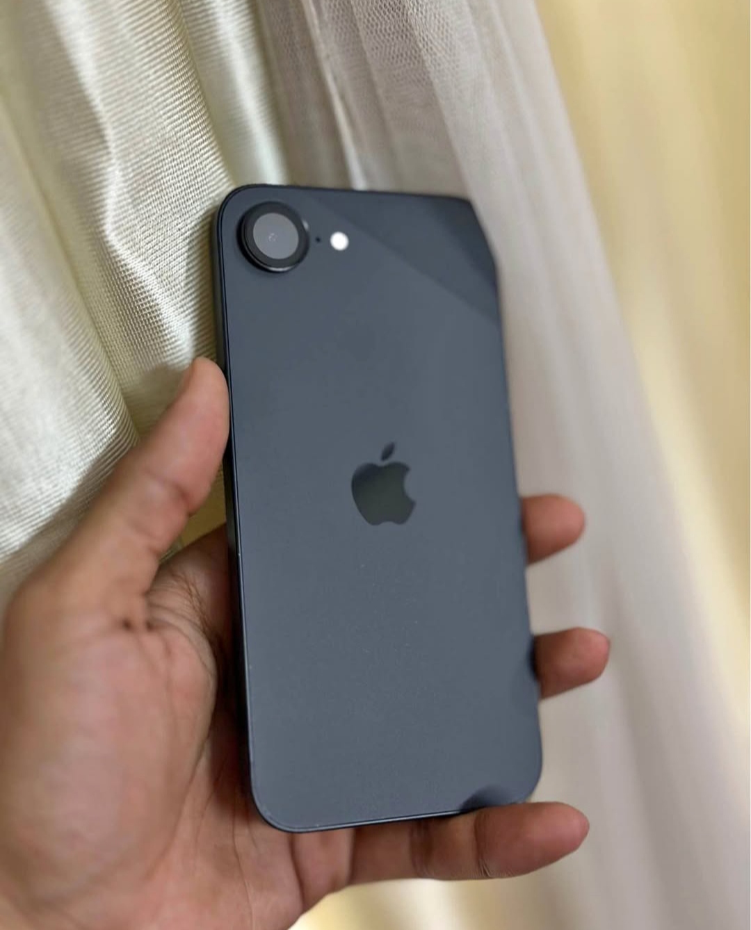 iPhone 16e 128GB iCloud lock