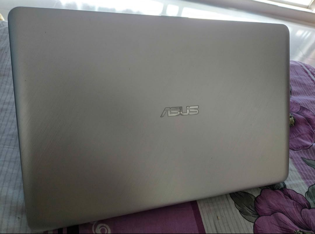 Asus Vivobook big size slim laptop