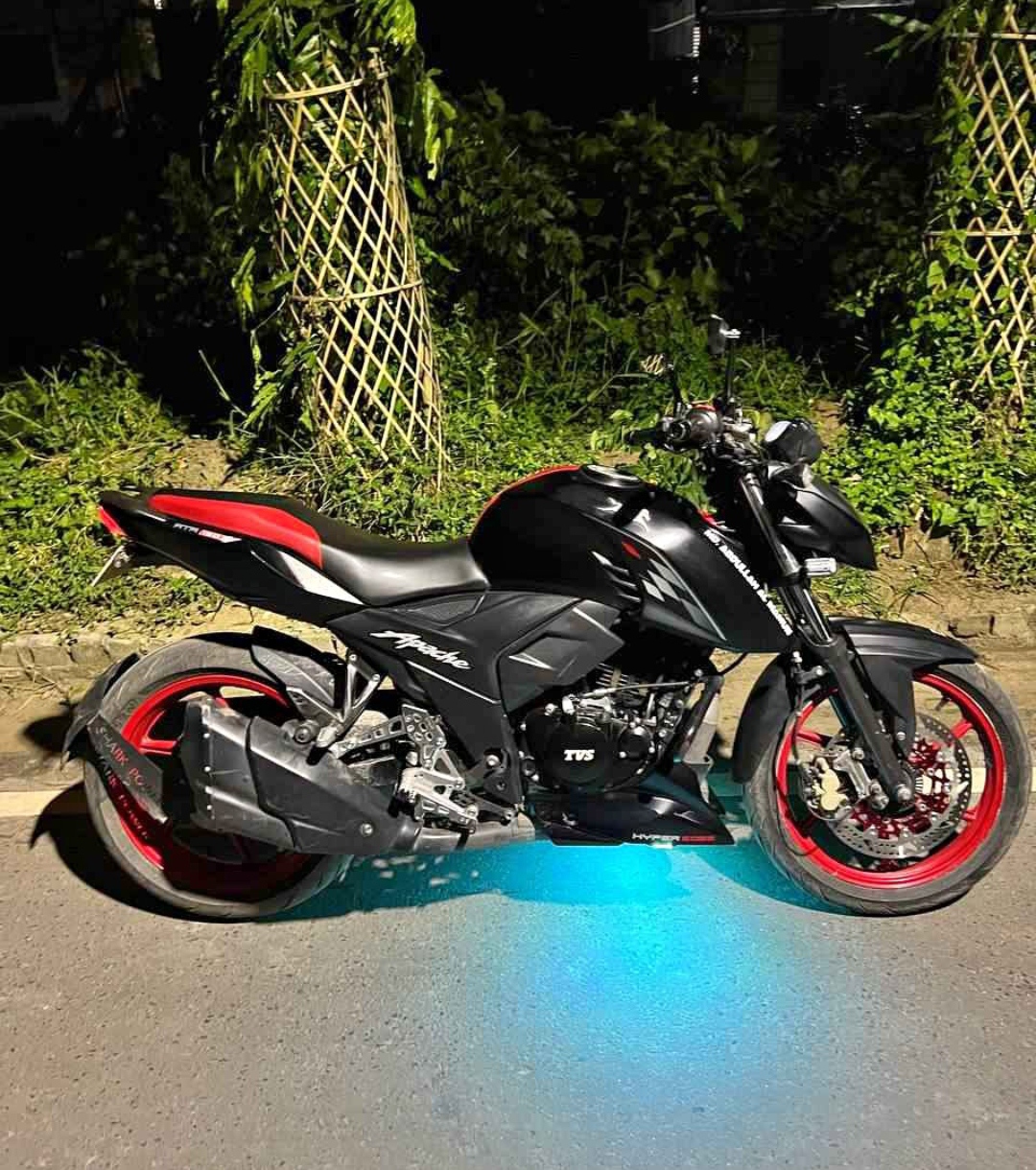 4v fi abs 2025