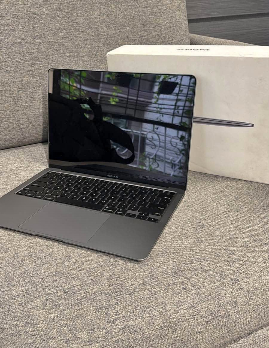MacBook Air M1 8/256GB