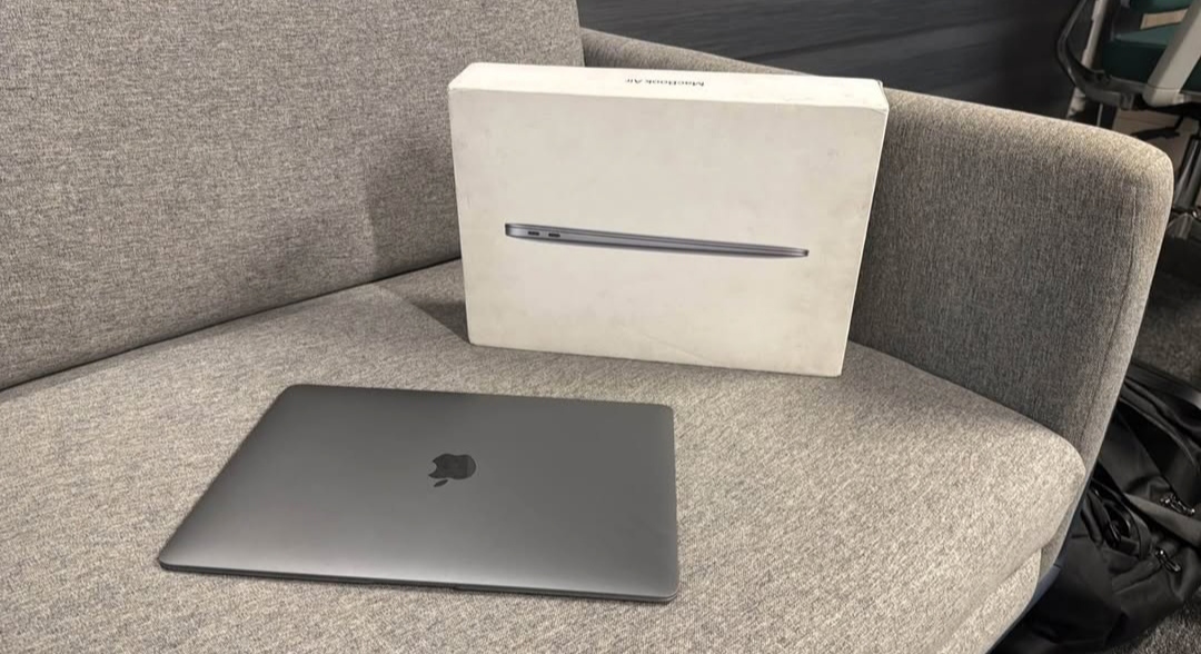 MacBook Air M1 8/256GB