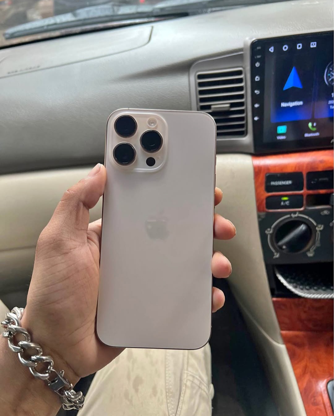 iPhone 16 Pro Max 256gb only 2 months used eSIM 2tai