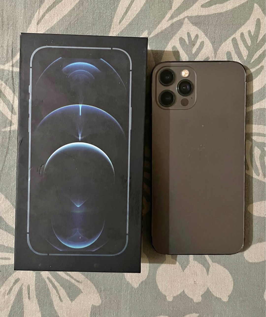 iPhone 12 Pro (with box)