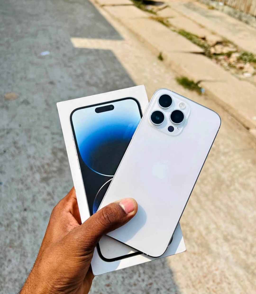 14 pro max 256 gb battry 82 % sungpur vrent .. box charj sob debo