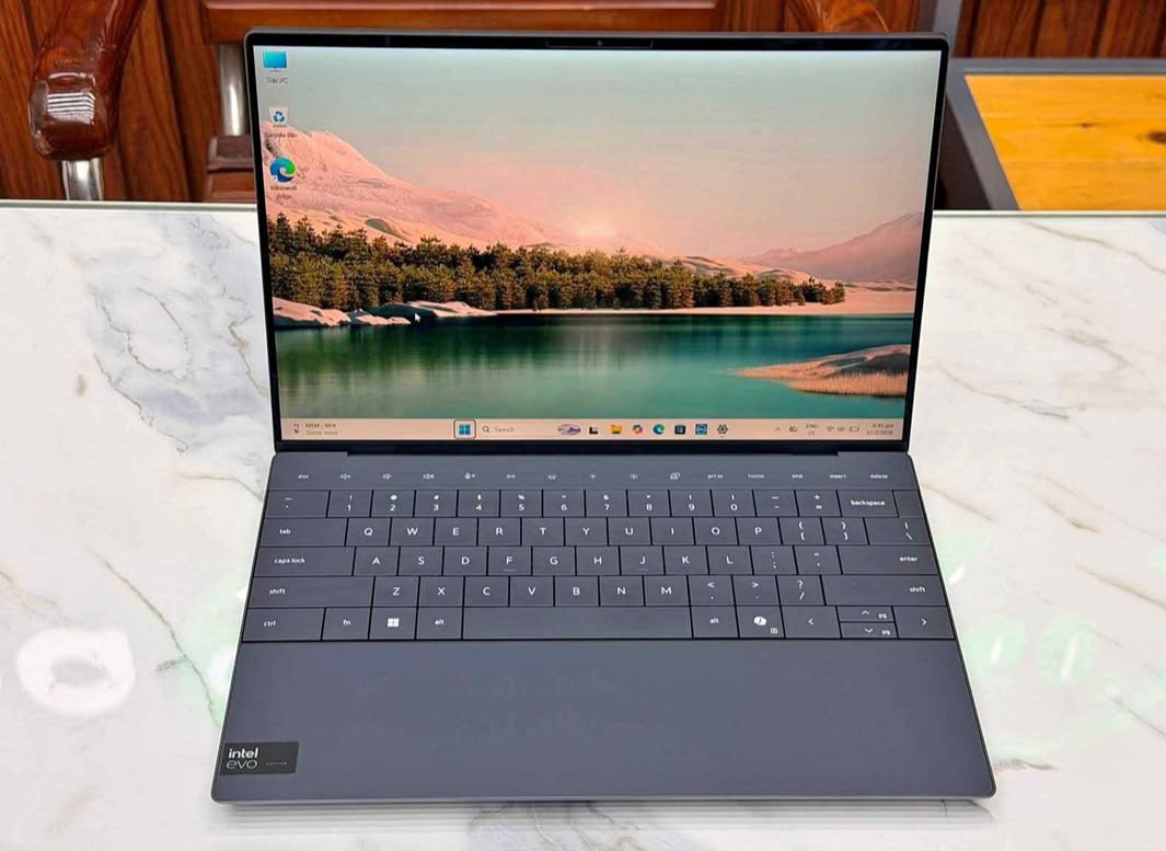 Dell XPS 13-9340 Intel core ultra 7-155H(14TH GEN)RAM 32GB SSD 1TB ARC GPU 13.4″2.5k Touch Display