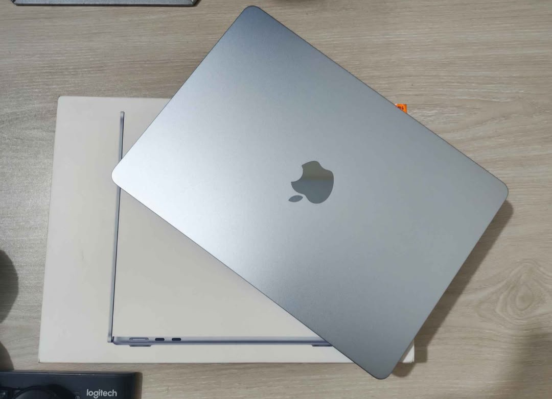 MacBook Air M5 with Apple 7 month Warranty, (16/512)