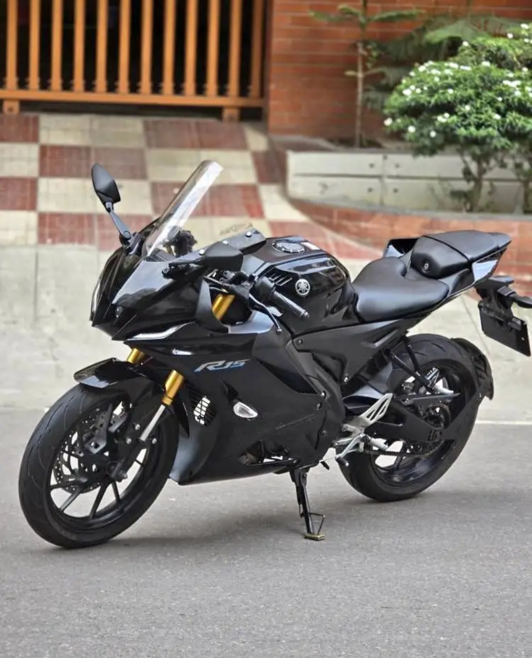 R15 V4 INDO BLACK 2024