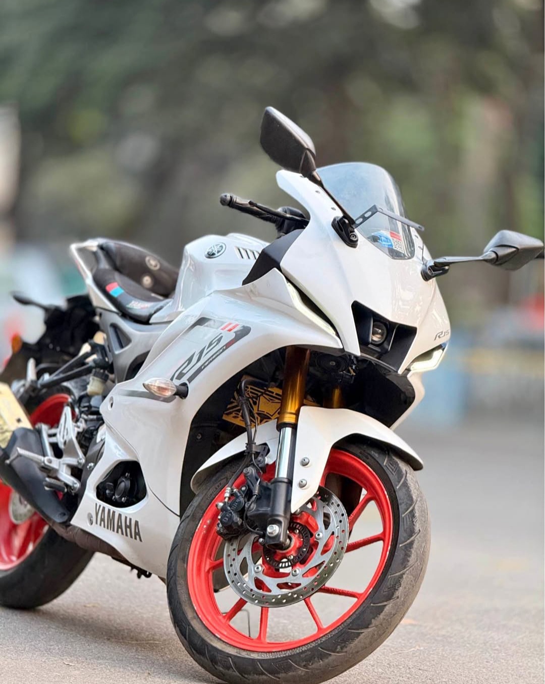 R15 v4 bs7 white incity ￼