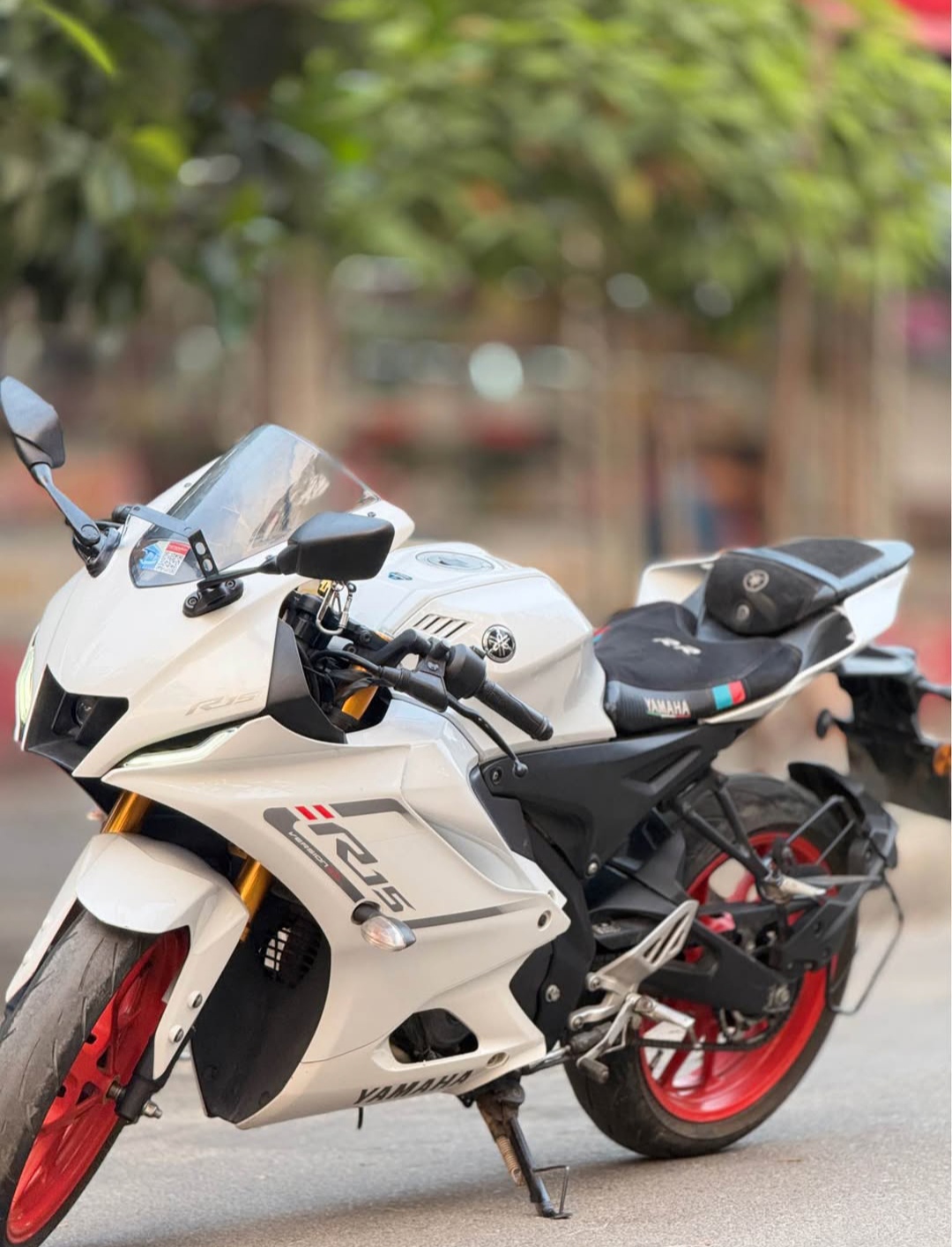 R15 v4 bs7 white incity ￼