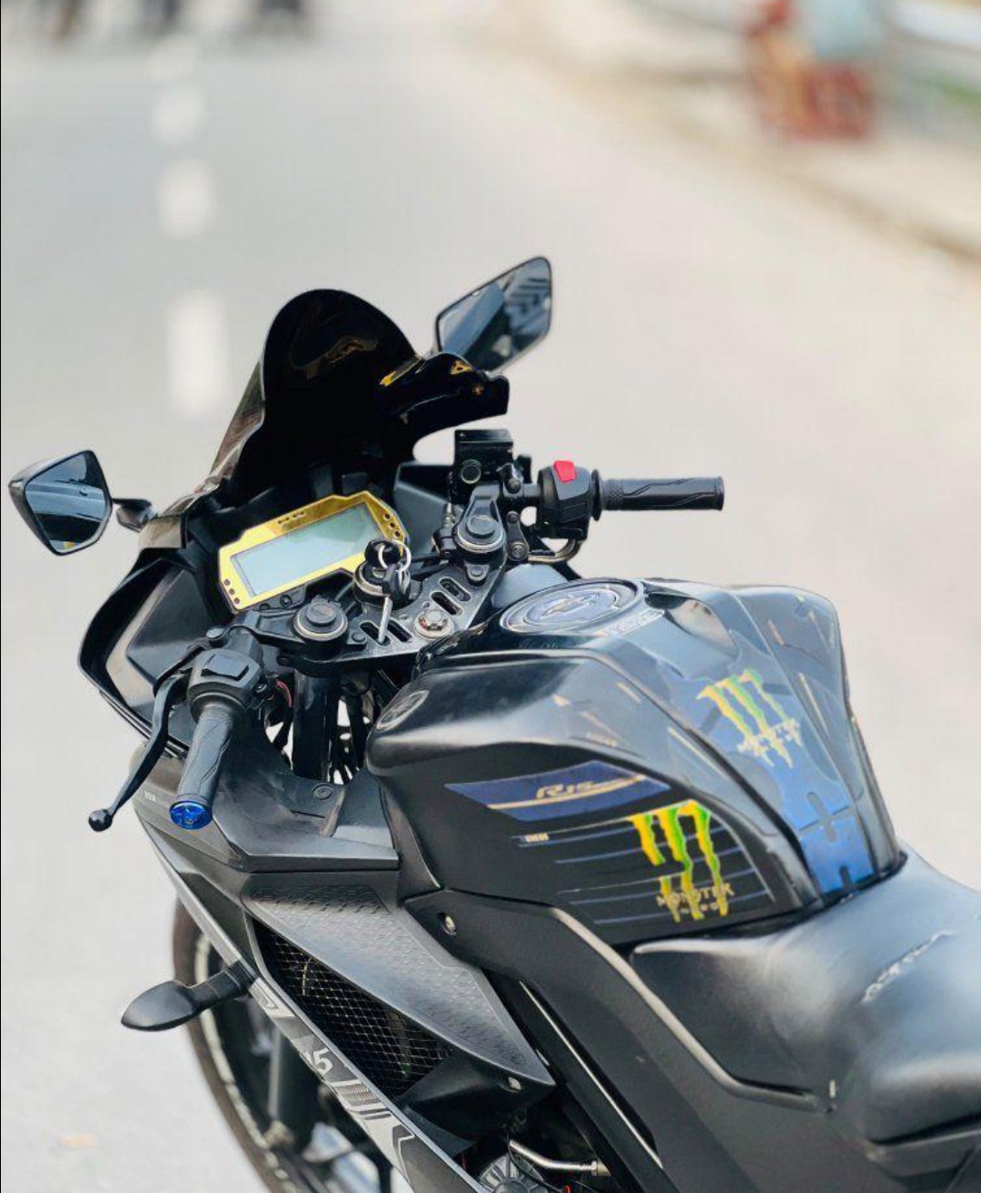YAMAHA_R15_V3