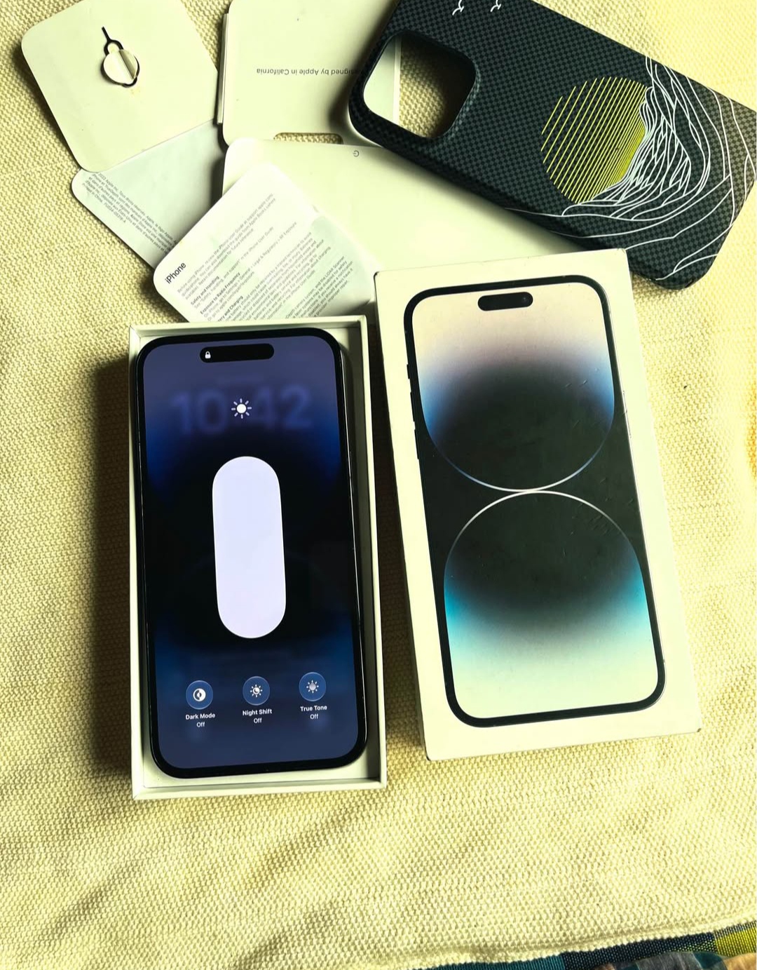 iPhone 14pro max (with box )