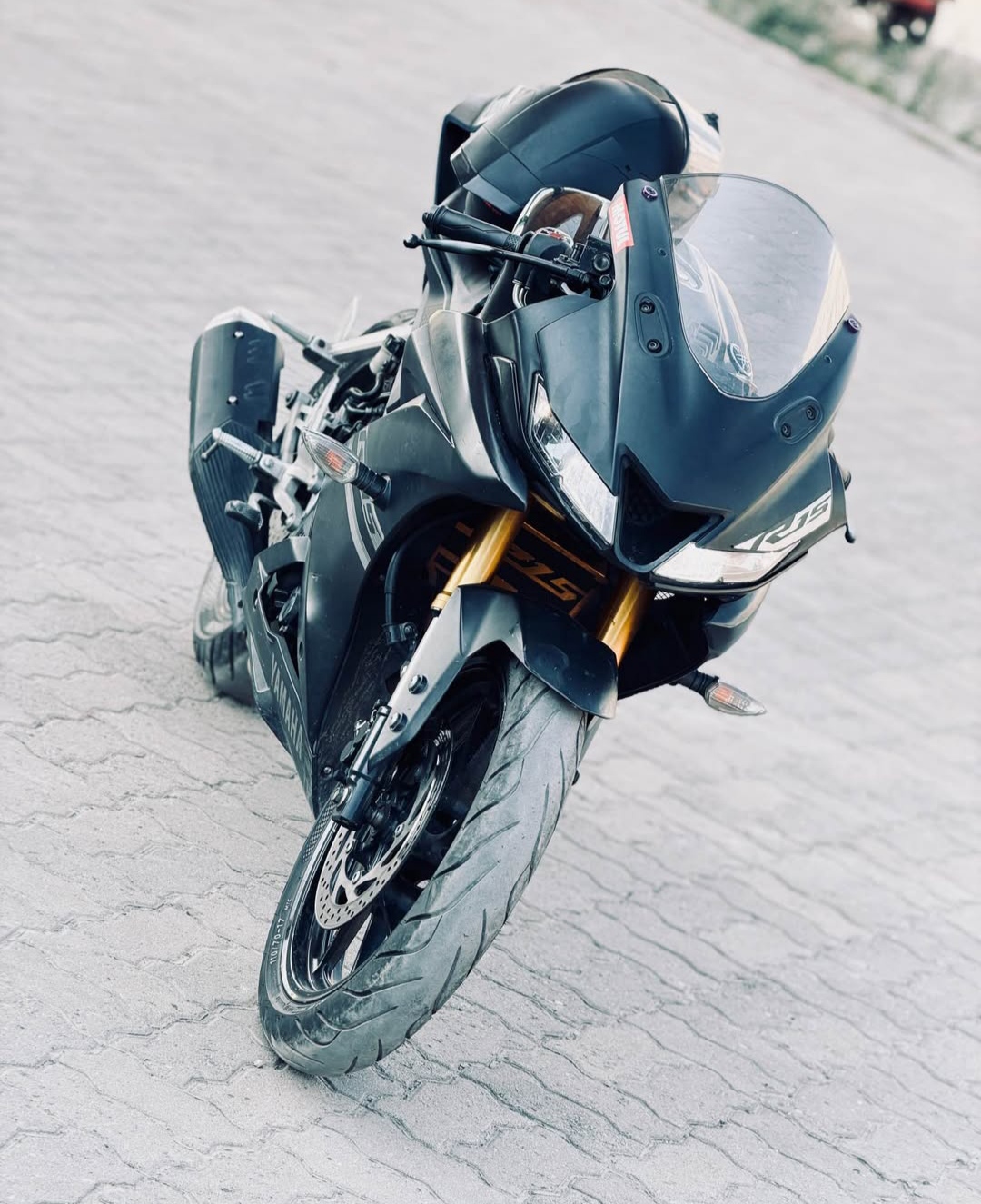 R15 v3 Indo