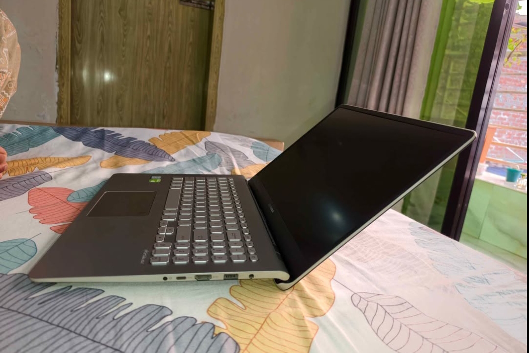 Asus Vivobook S15 S530FN – 15’6 Inch Display / i7 8th Generation – 16 GB RAM / 256 GB SSD / 1 TB HD