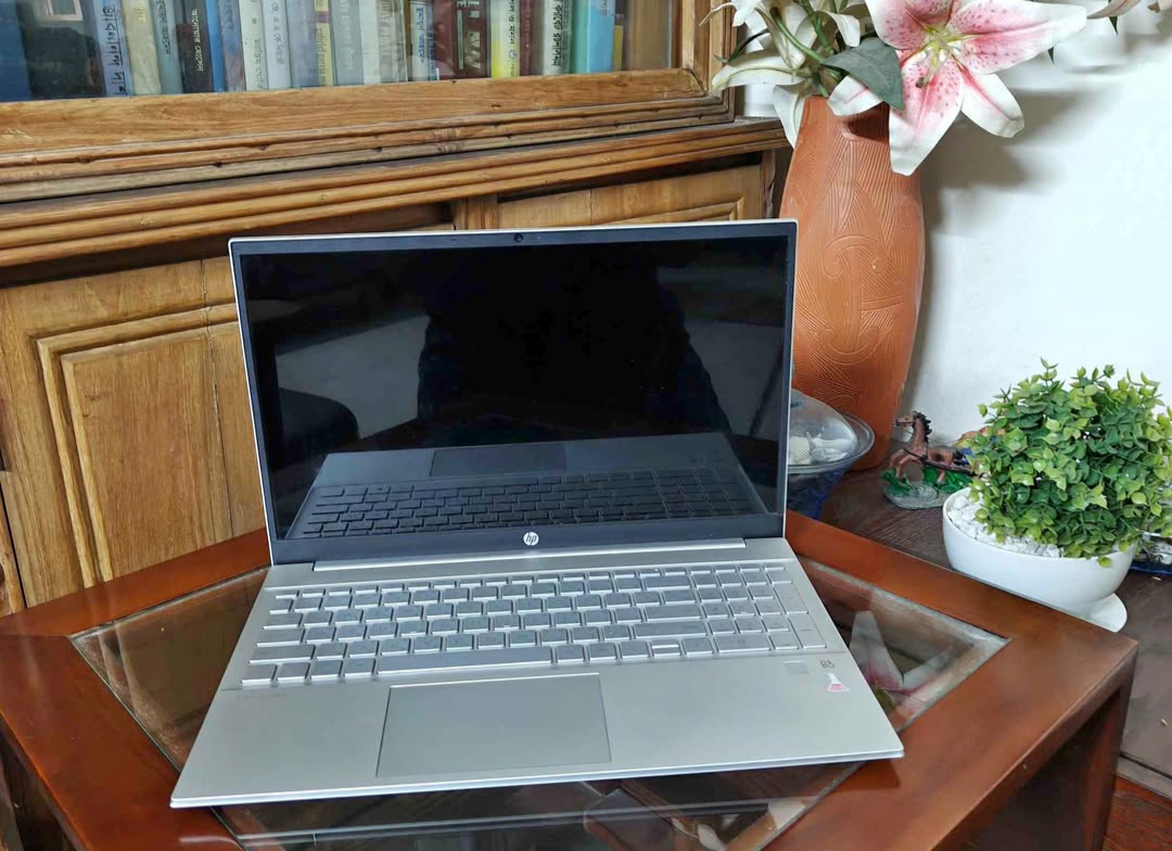 LAPTOP HP PAVILION 15-eh-3xxx Ryzen 5 7530U Radeon Graphics 16 / 512 GB with fingerprint, face ID.