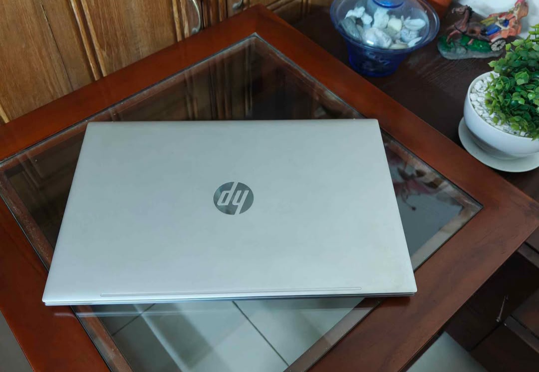 LAPTOP HP PAVILION 15-eh-3xxx Ryzen 5 7530U Radeon Graphics 16 / 512 GB with fingerprint, face ID.
