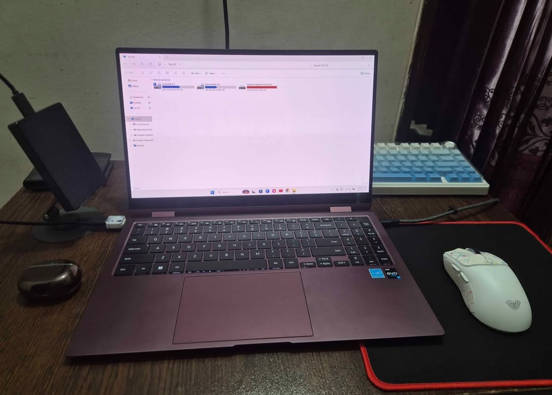 Samsung Galaxy Book2 Pro 360 (15.6″ AMOLED, Core i7 12th Gen, 16GB RAM, 1TB SSD)