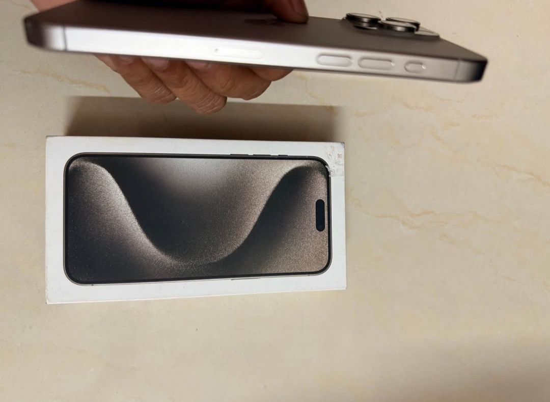 iPhone 15pro max (natural titanium )512gb with Box