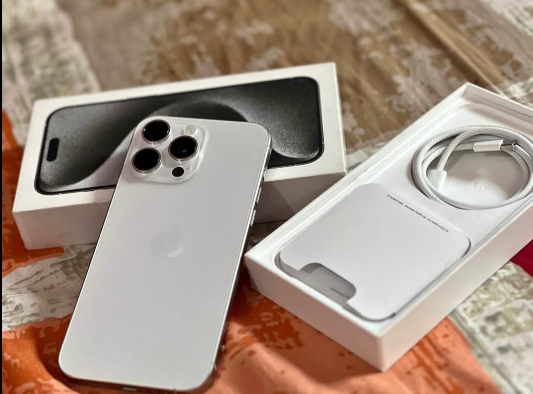 I phone 15 pro max 256gb