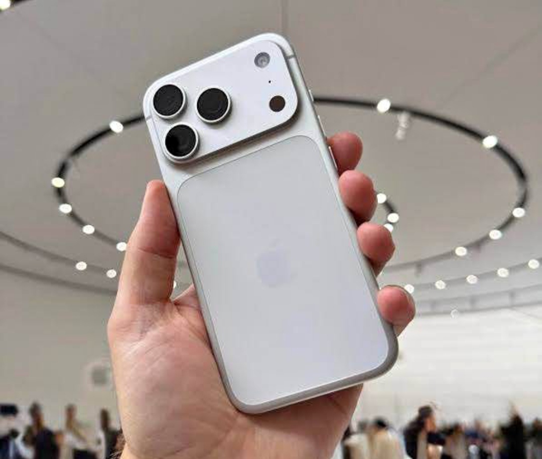 17 pro max ( silver ) Australia